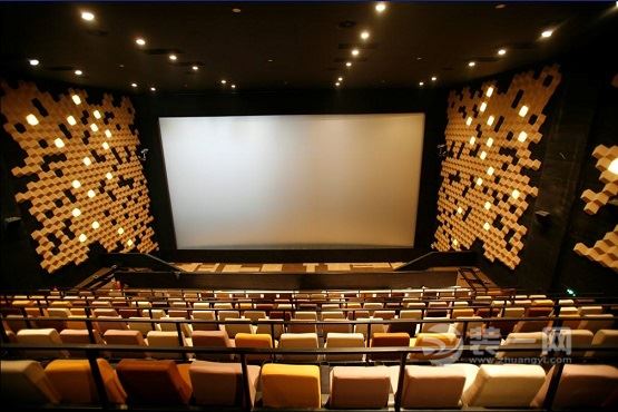 武商摩尔国际电影城,第一眼看到的并不是中规中矩的昏暗灯光,漆黑墙壁